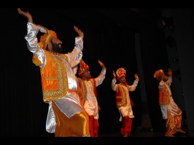 2005 onam bankra dance.JPG